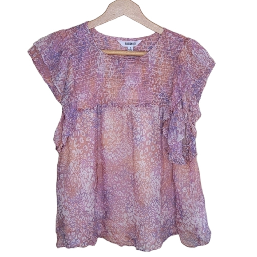 NWT Evereve BB Dakota | Dreams Are Made Of Blouse with Ruffle Sleeves Size Small